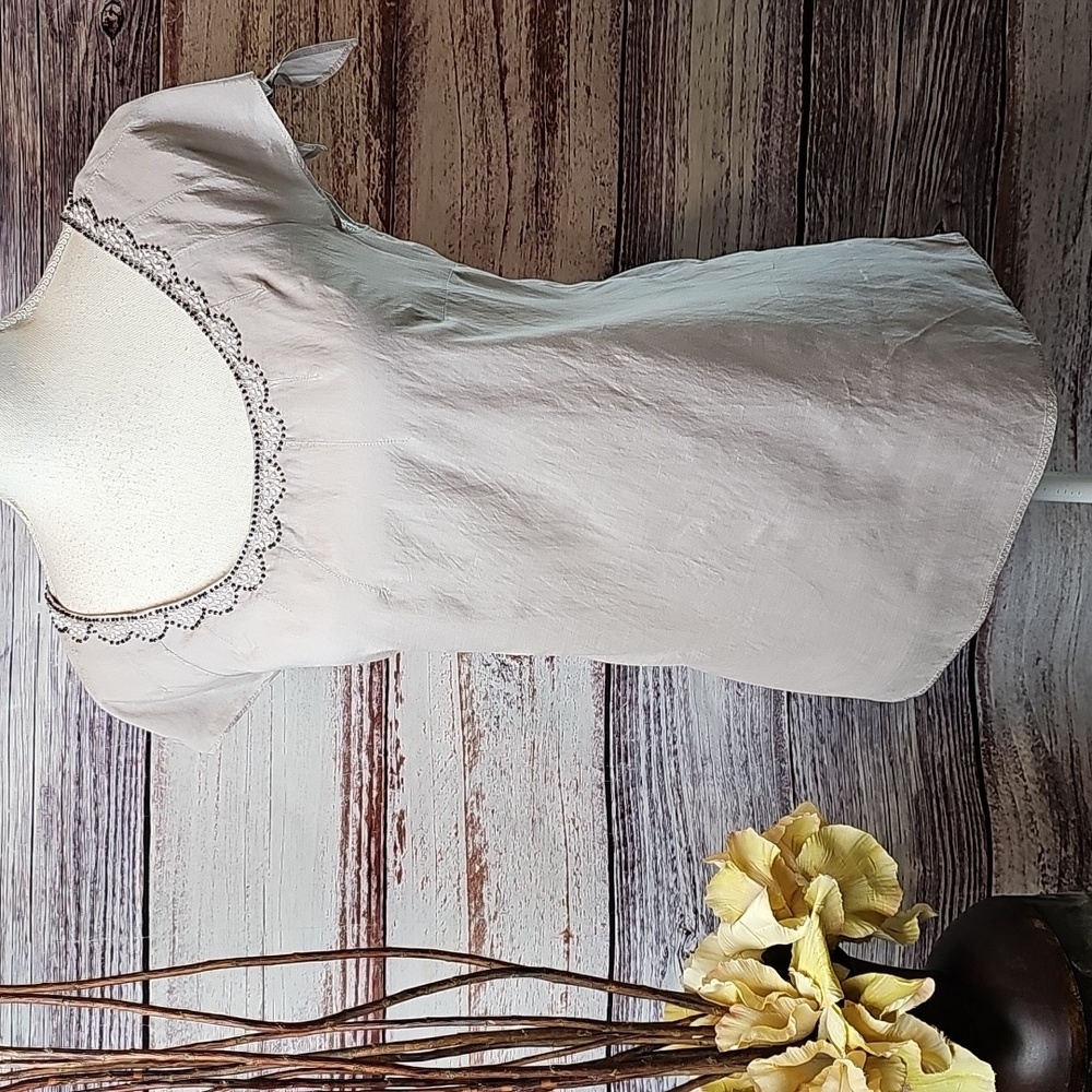 NEW H&M TAN BEADED SHORT FLUTTER SLEEVE PULLOVER TOP BLOUSE